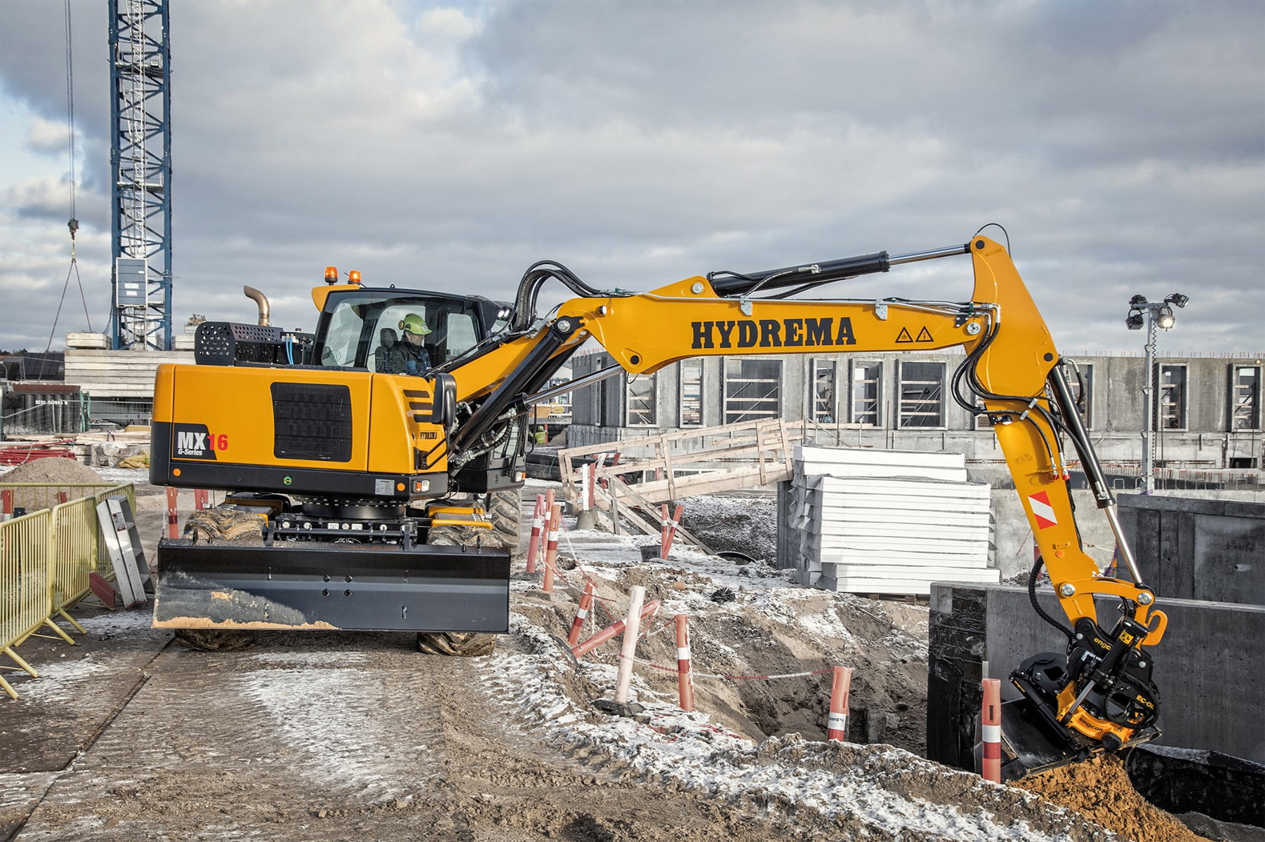 Excavatoare-pe-pneuri_1